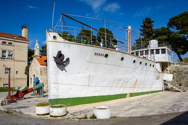 image of the ship bakar