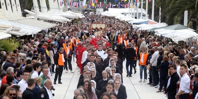 image of the Riva during the city day celebration